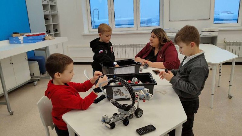 В Боровском округе определены центры, привлекающие будущих изобретателей. Калиничев отметил, что ...