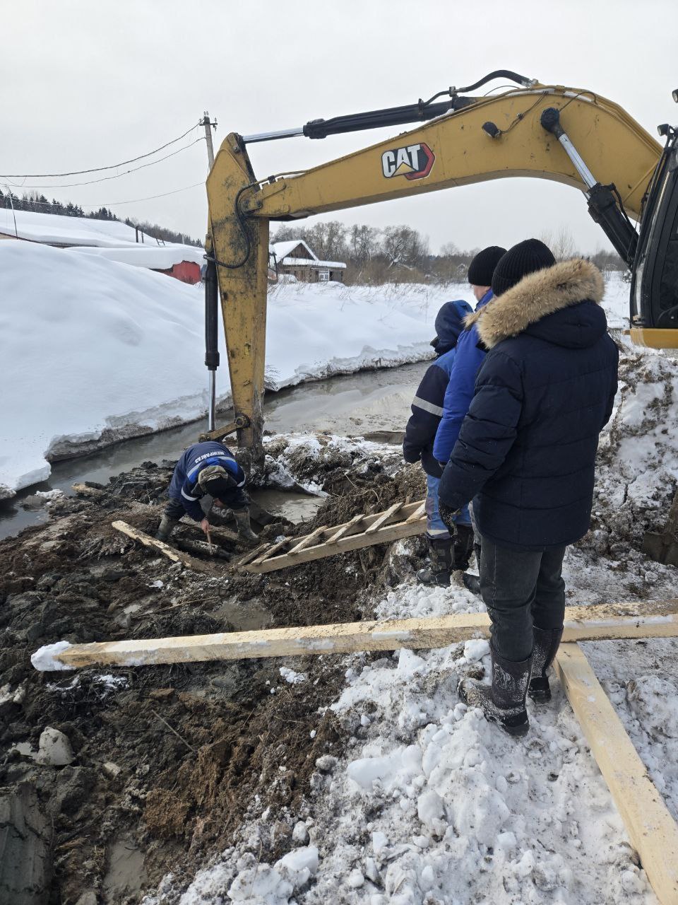 На автодороге Детчино — Малоярославец поврежден газопровод. Инцидент произошел во время капитальн...
