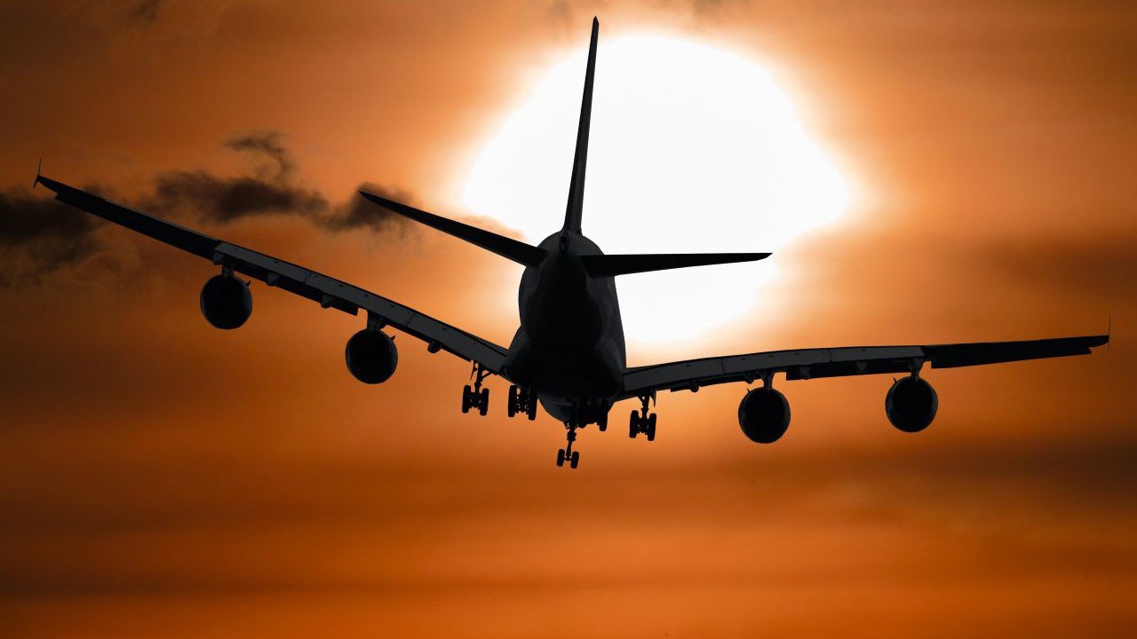 В калужском аэропорту возобновлено движение воздушных судов.

Ранее были введены и сняты ограниче...