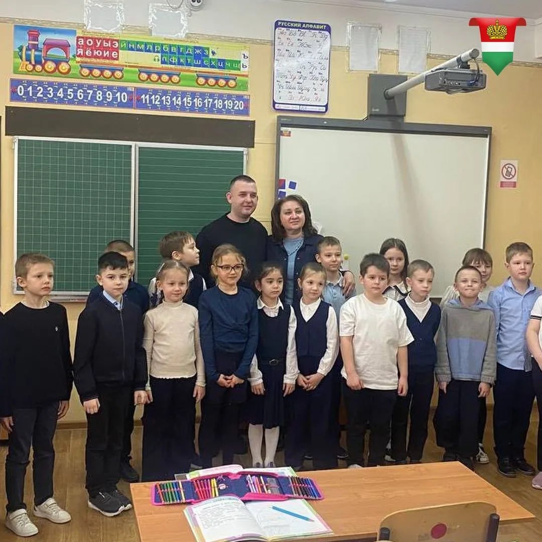 В балабановской школе прошёл урок мужества, на котором с ребятами встретился ветеран СВО Алексей ...