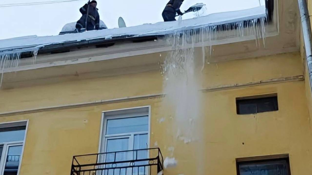 Глава Обнинска Стефан Перевалов призвал обнинцев сообщать о наледи и сосульках во дворах

Управля...