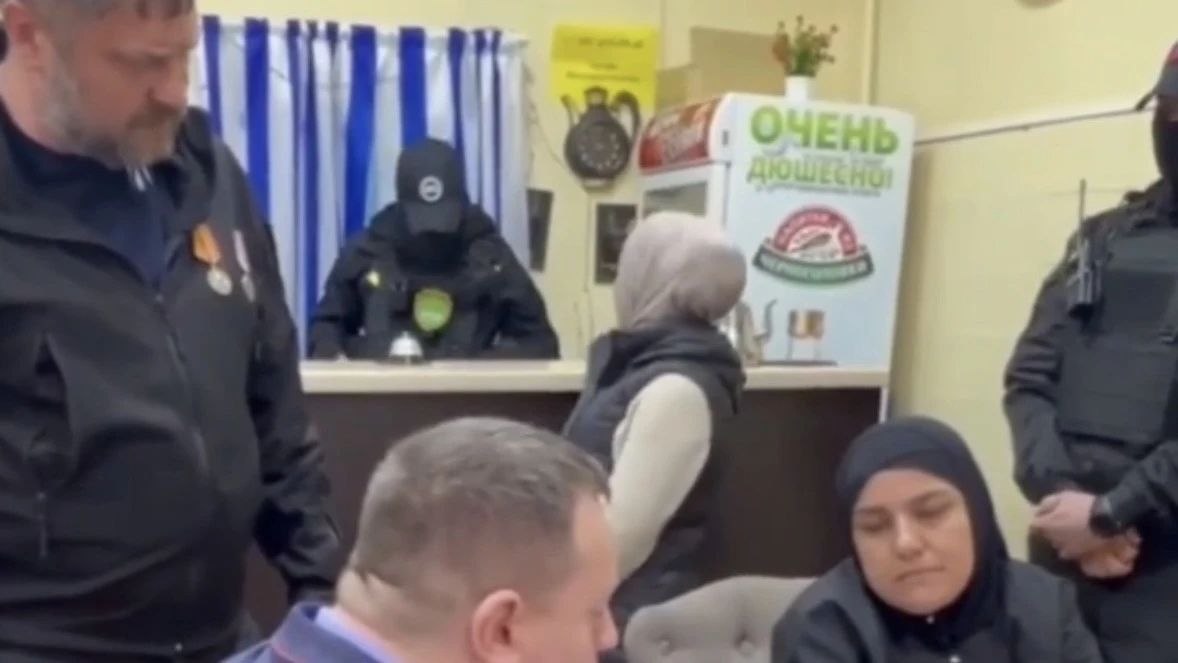 В этнических кафе Белоусова зафиксированы серьезные нарушения. В одном из заведений работал повар...