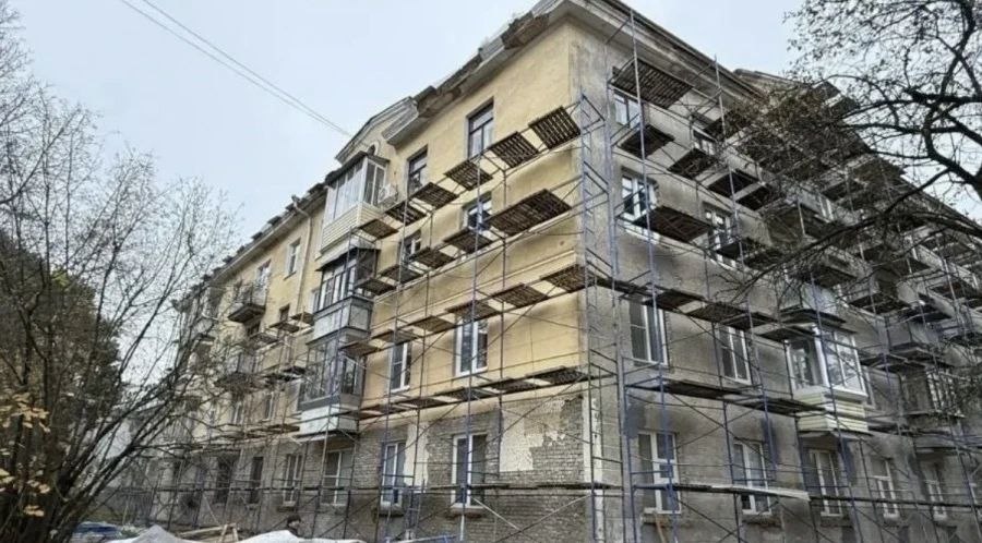 На Ленина, 6/4, планируют начать ремонт фасада в течение месяца. Завершение работ может затянутьс...