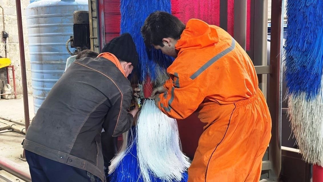 В Обнинске улучшили качество мойки автобусов.

На автомойке городского транспорта заменили 32 вра...