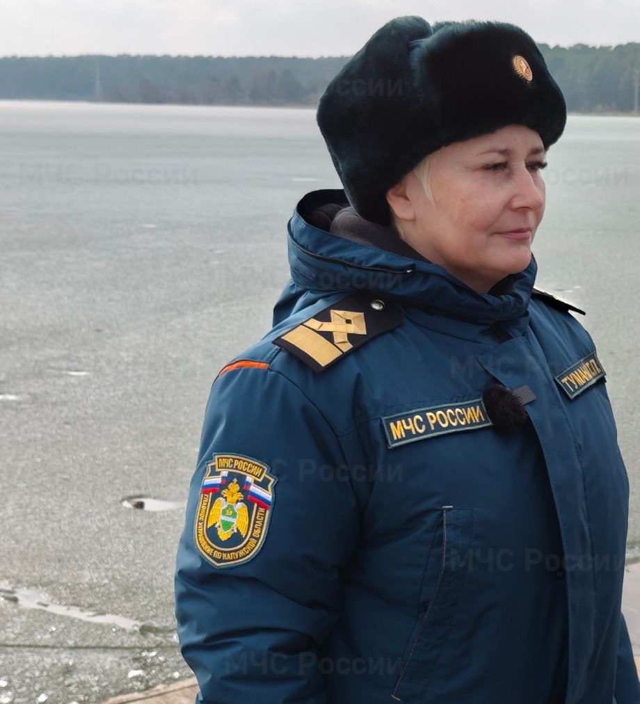 Спасатели патрулируют берега калужских рек и озер.

Скоро вода начнет покрываться первым тонким л...