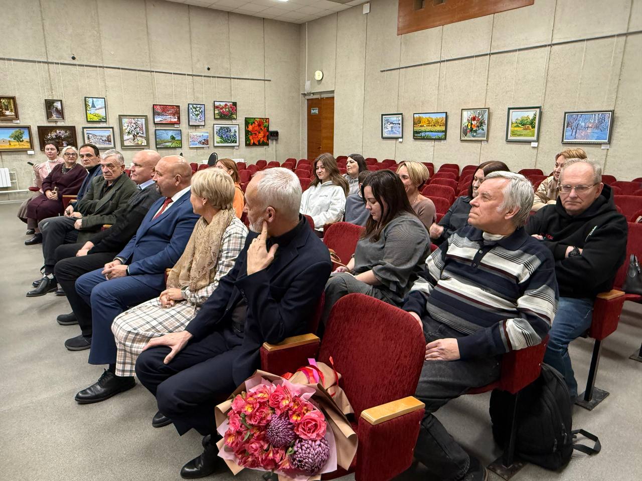 В Обнинске музей замутил выставку в честь 25-летия газеты «НГ-Регион».

На собрании Союза журнали...