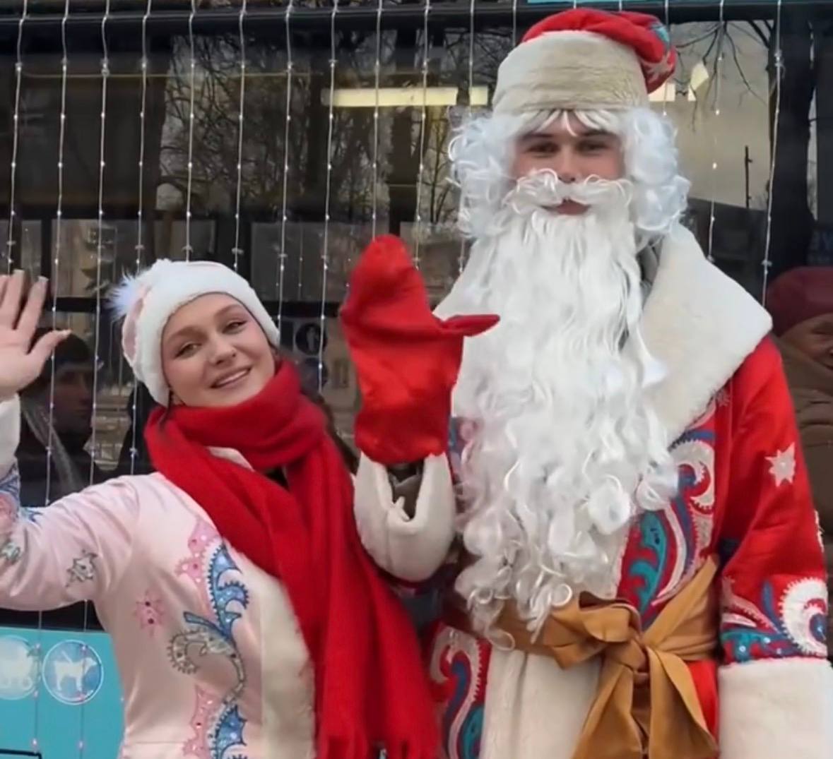 Накануне Нового года в Обнинске «двойка» превратилась в волшебную колесницу.

Во время поездки де...